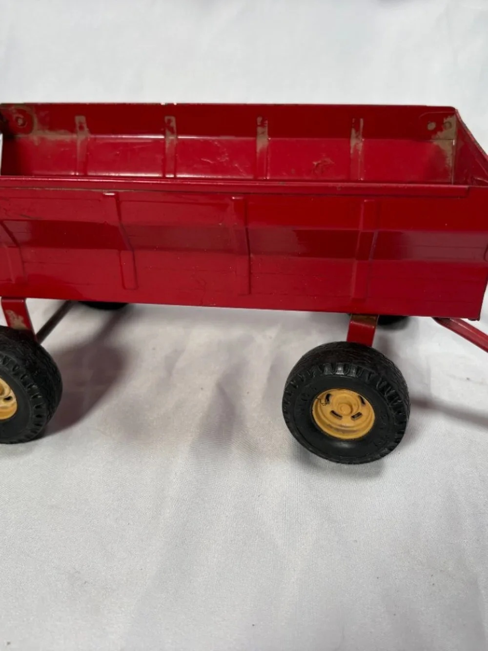 Vintage Ertl International Harvester Tractor Loader & Wagon 1:16